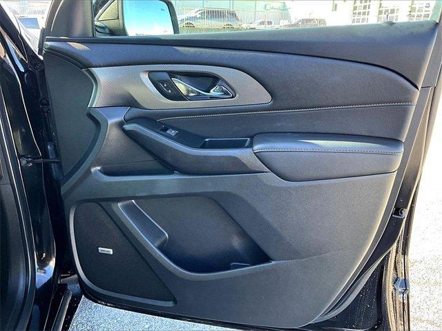 used 2023 Chevrolet Traverse car, priced at $35,590