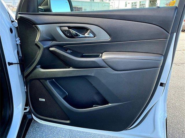 used 2023 Chevrolet Traverse car, priced at $33,248