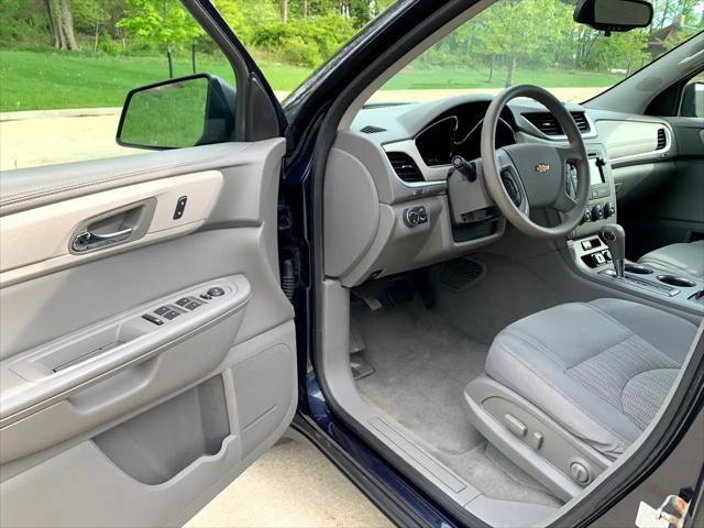 used 2015 Chevrolet Traverse car, priced at $7,500