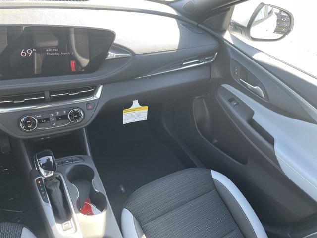 new 2025 Buick Envista car, priced at $24,380