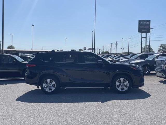 used 2022 Toyota Highlander car, priced at $34,371