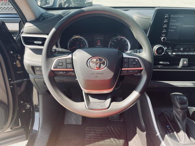 used 2022 Toyota Highlander car, priced at $34,371