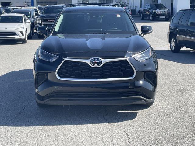 used 2022 Toyota Highlander car, priced at $34,371