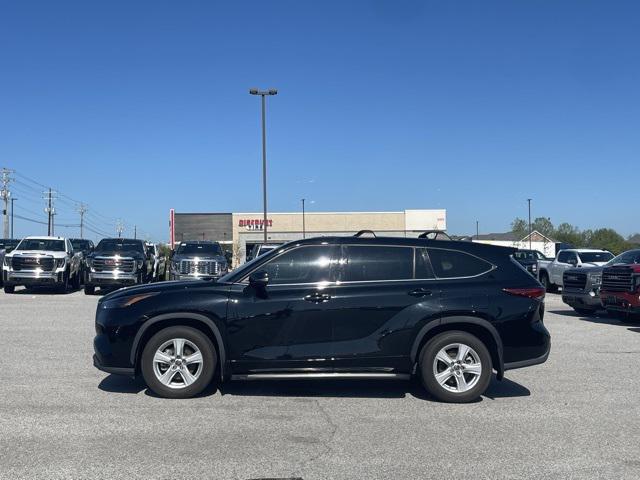 used 2022 Toyota Highlander car, priced at $34,371