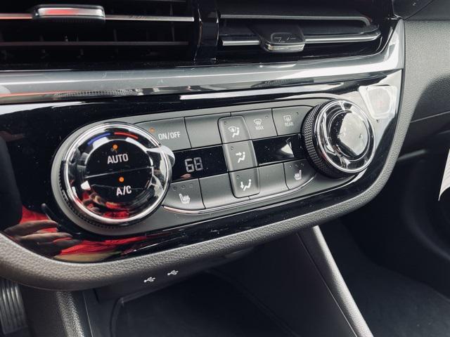 new 2025 Buick Envista car, priced at $27,394