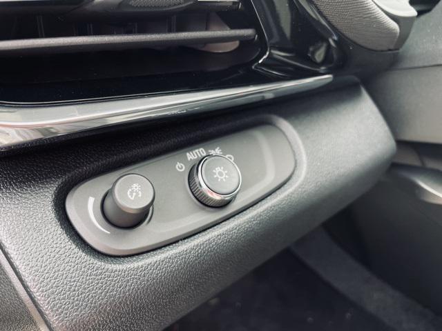 new 2025 Buick Envista car, priced at $27,394