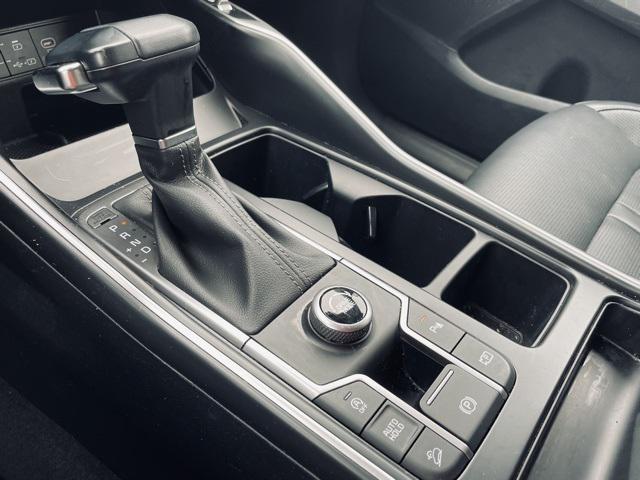 used 2025 Kia Sorento car, priced at $30,999