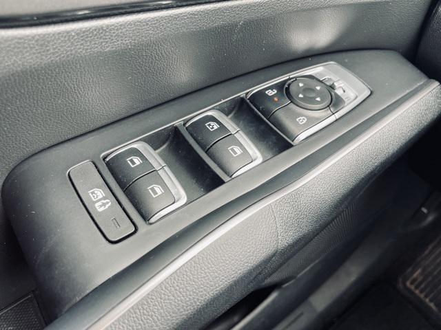 used 2025 Kia Sorento car, priced at $30,999
