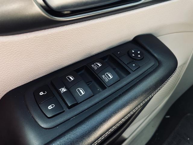 used 2022 Chrysler Pacifica car, priced at $20,964