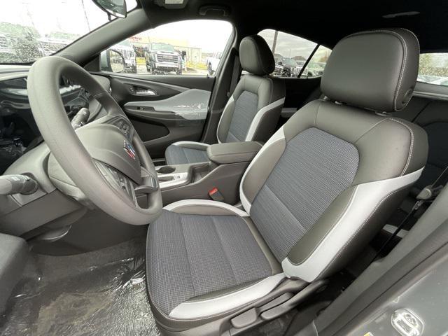 new 2025 Buick Envista car, priced at $24,834