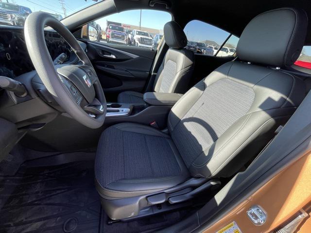 new 2025 Buick Envista car, priced at $26,730