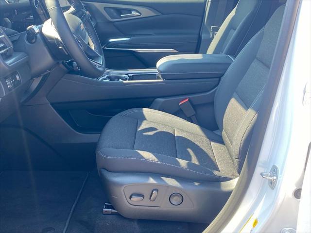 new 2025 Chevrolet Traverse car, priced at $40,549