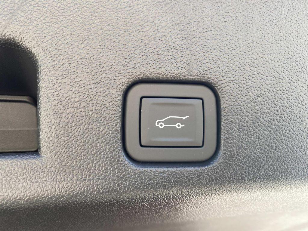 new 2026 Chevrolet Traverse car, priced at $42,924