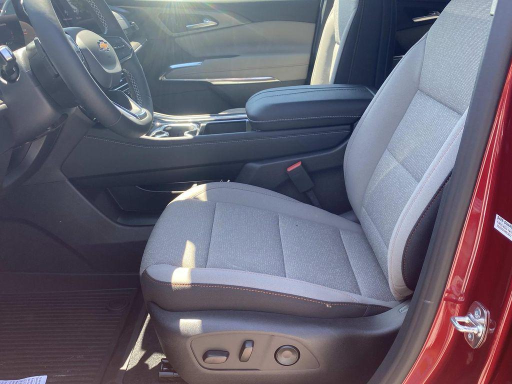 new 2026 Chevrolet Traverse car, priced at $42,924