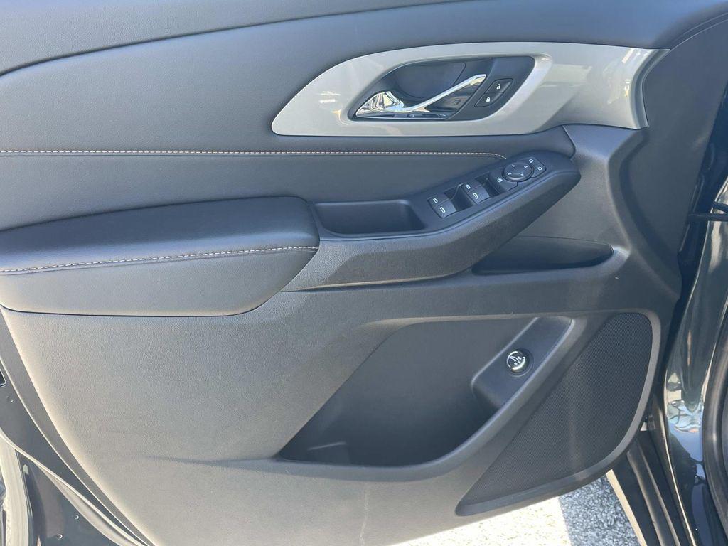 used 2021 Chevrolet Traverse car, priced at $23,790