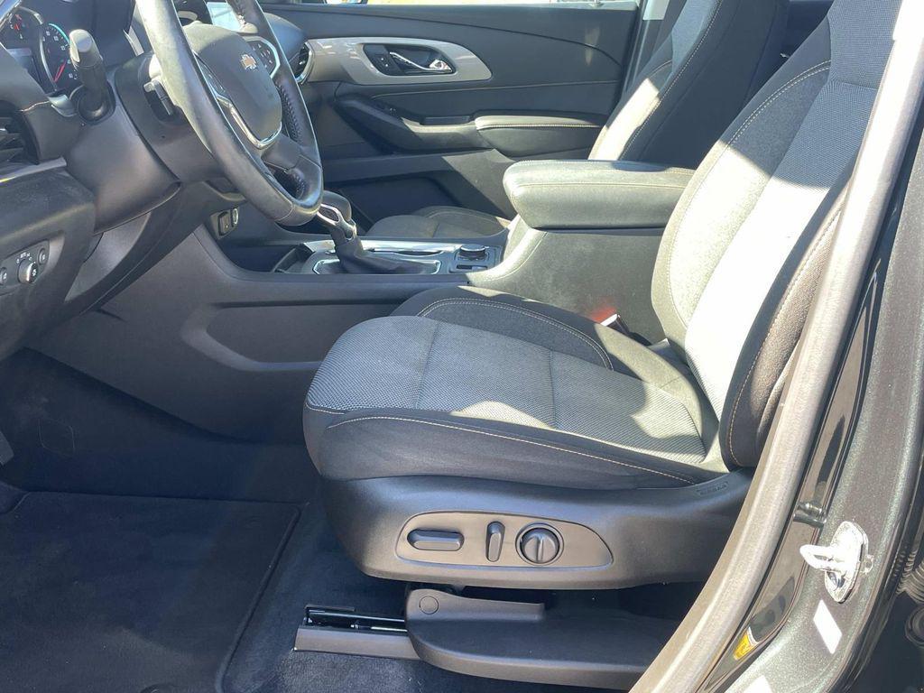 used 2021 Chevrolet Traverse car, priced at $23,790