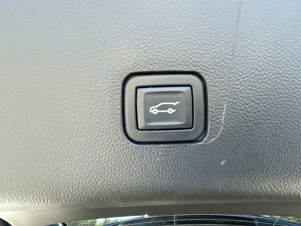 used 2021 Chevrolet Traverse car, priced at $23,790