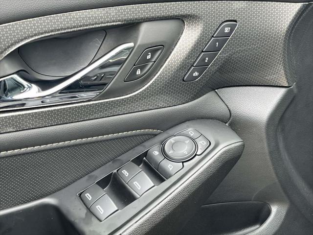 used 2024 Chevrolet Traverse car, priced at $45,590