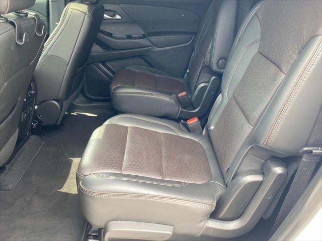 used 2023 Chevrolet Traverse car, priced at $32,990