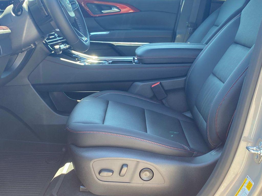 new 2026 Chevrolet Traverse car, priced at $51,435