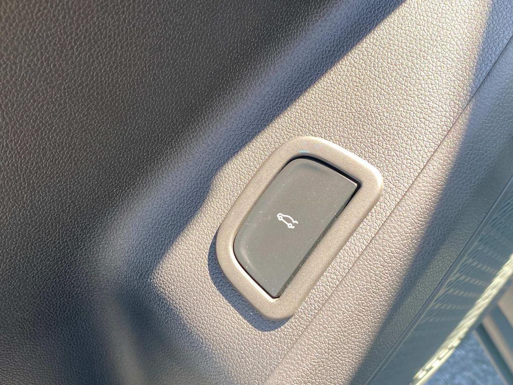 new 2026 Chevrolet Traverse car, priced at $51,435
