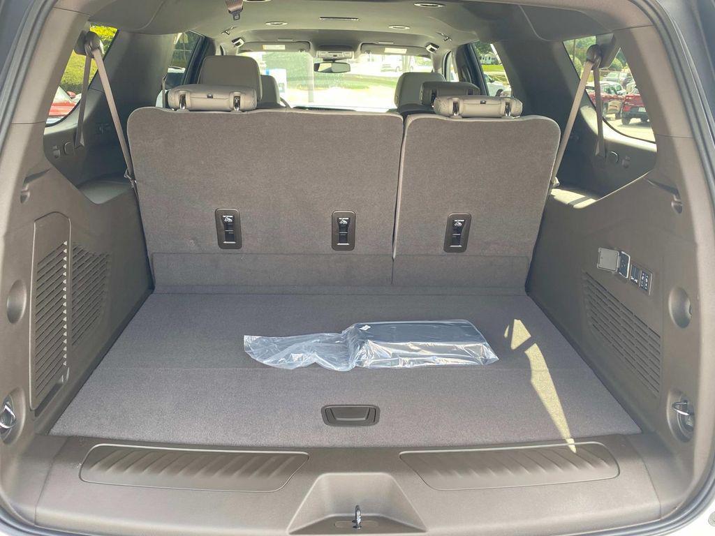 new 2025 Chevrolet Suburban car, priced at $70,747