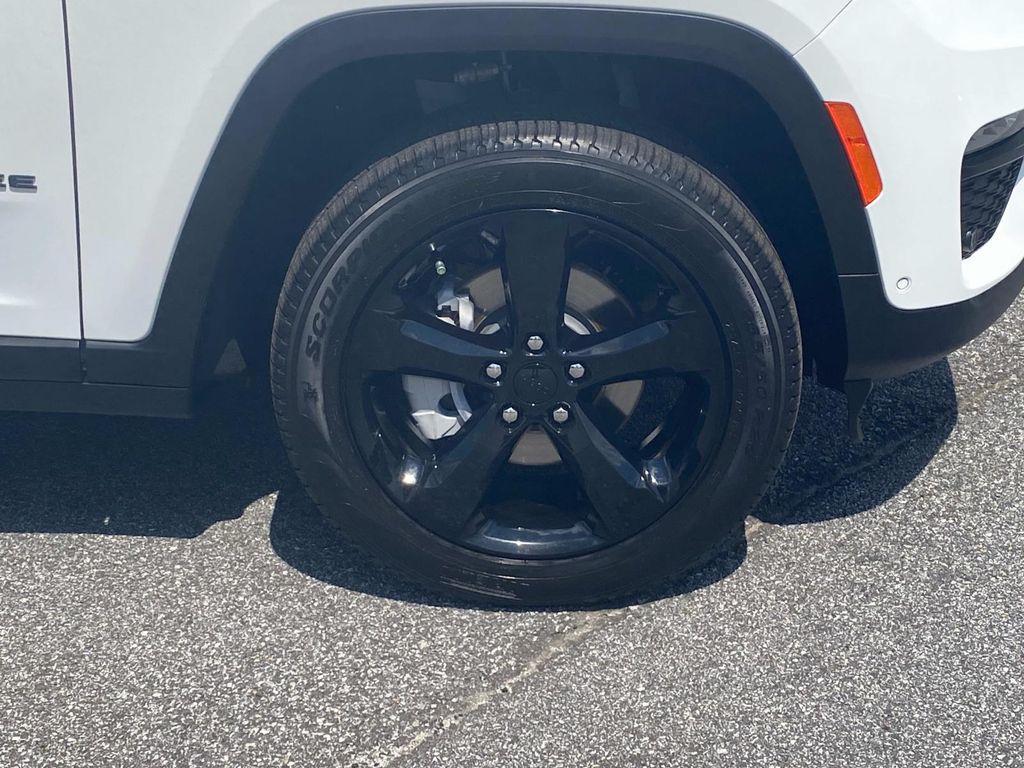 used 2025 Jeep Grand Cherokee car, priced at $41,990