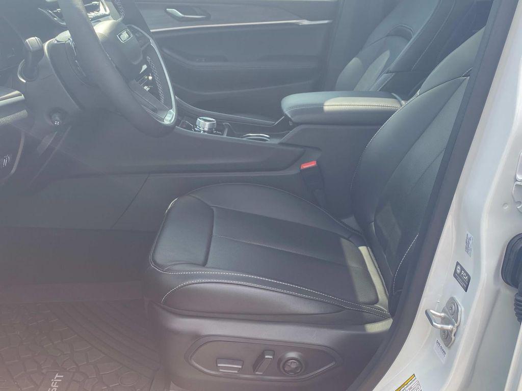 used 2025 Jeep Grand Cherokee car, priced at $41,990