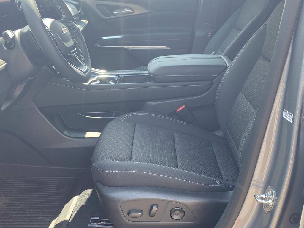 new 2026 Chevrolet Traverse car, priced at $40,139
