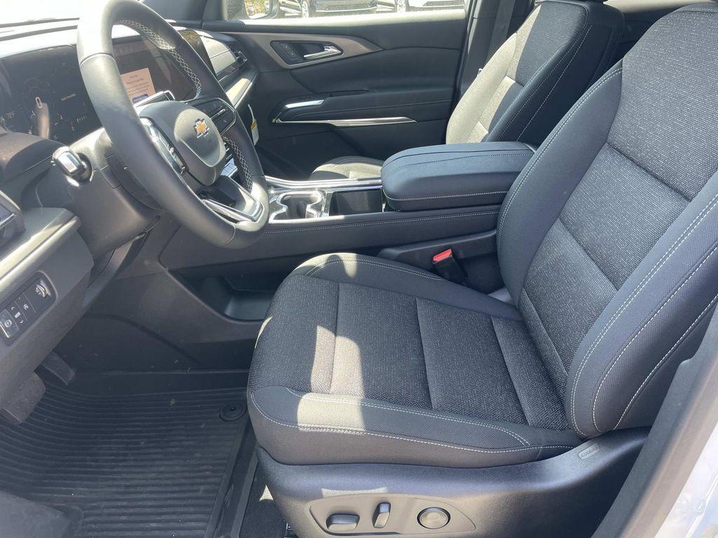 new 2025 Chevrolet Traverse car, priced at $41,395