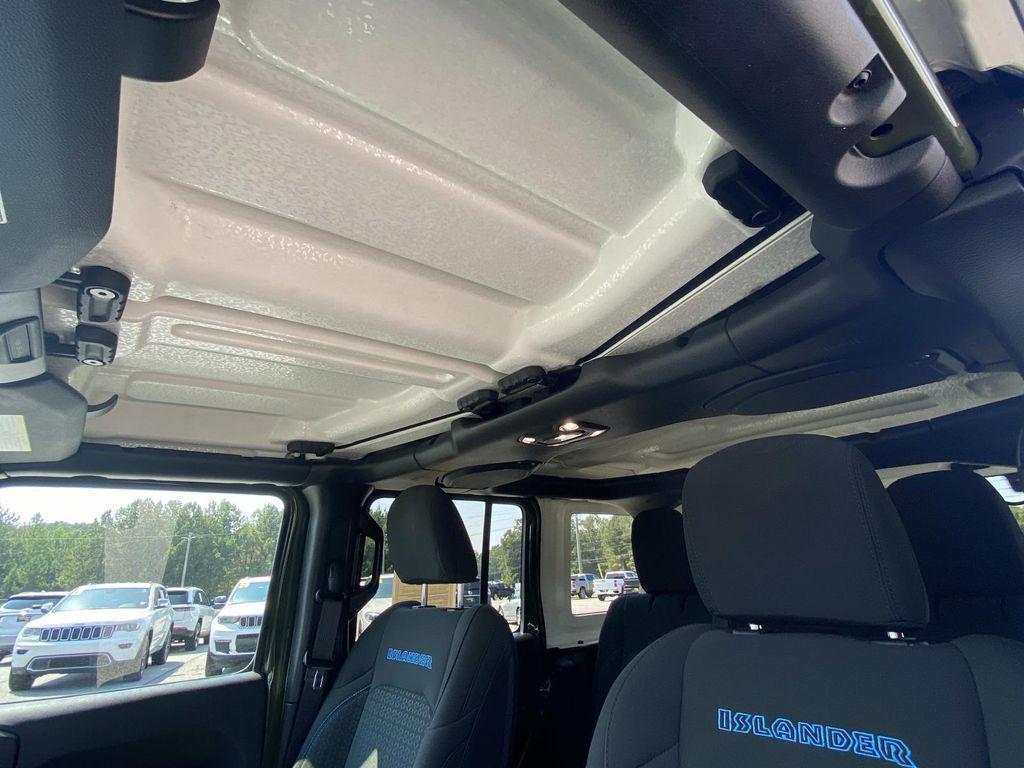 used 2021 Jeep Wrangler Unlimited car, priced at $27,290