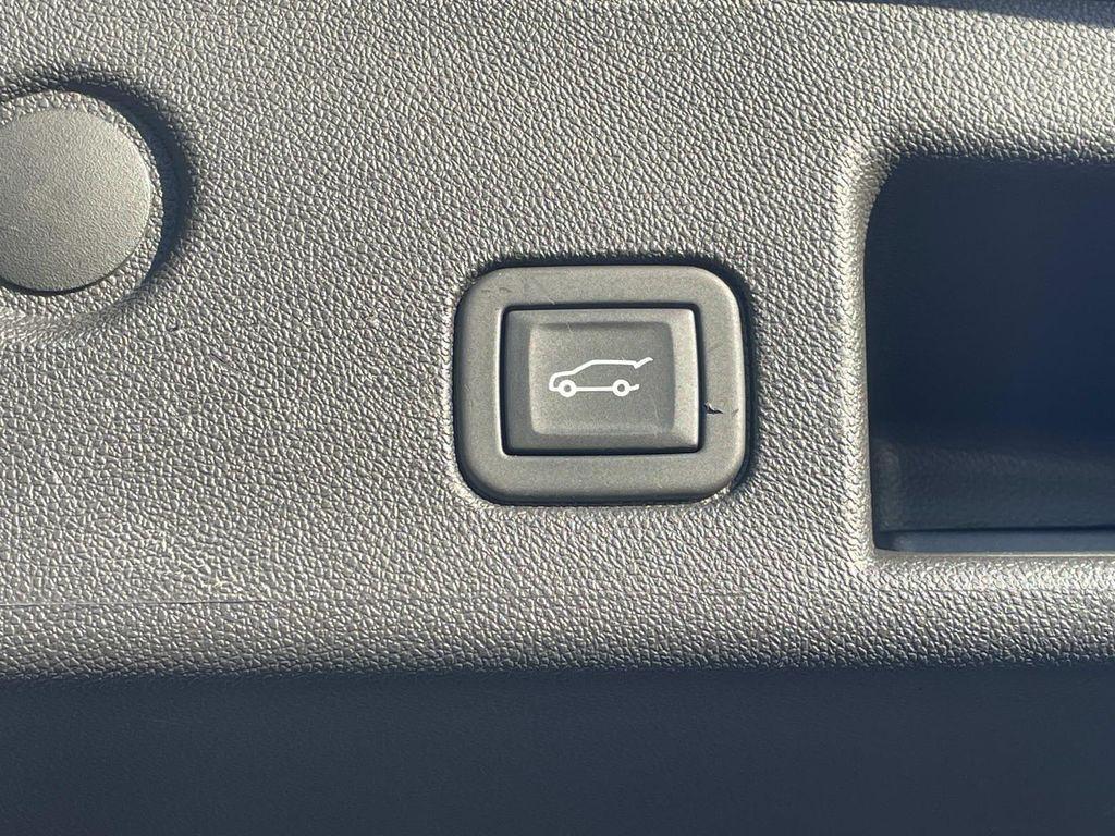 used 2023 Chevrolet Equinox car, priced at $22,290