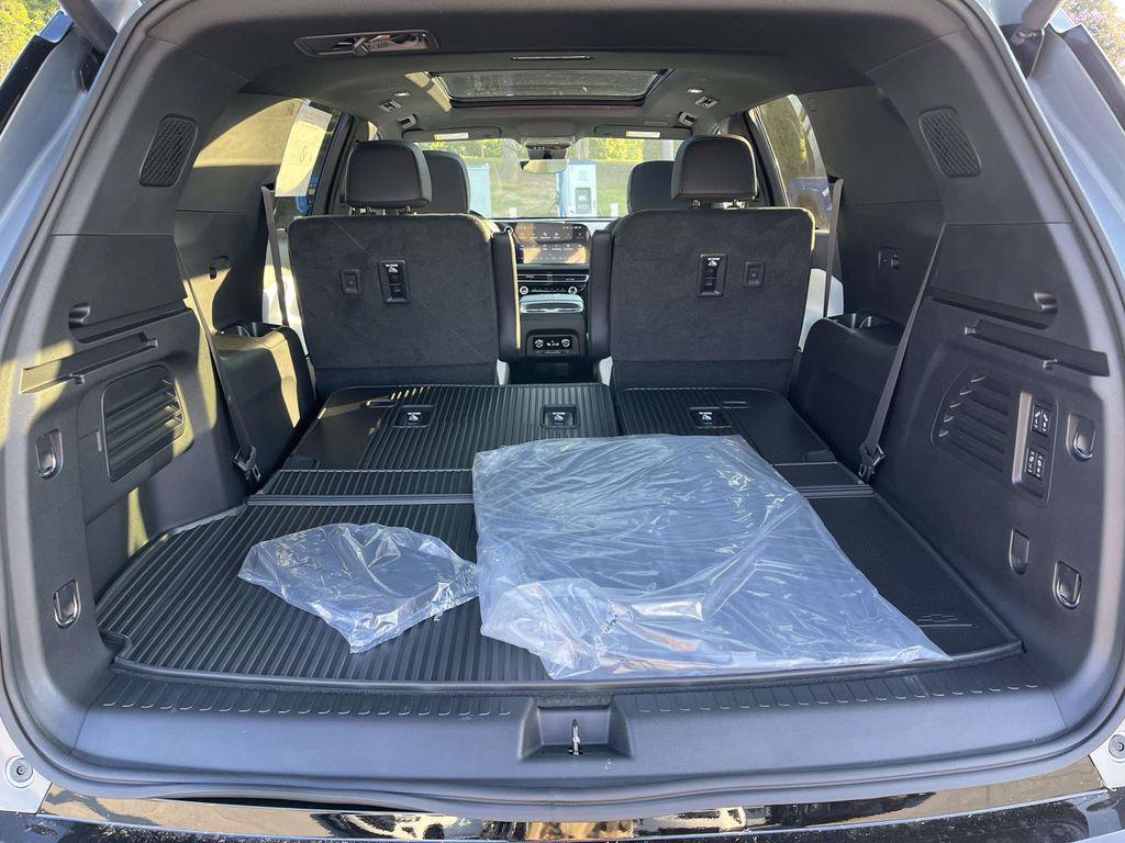 new 2026 Chevrolet Traverse car, priced at $58,074