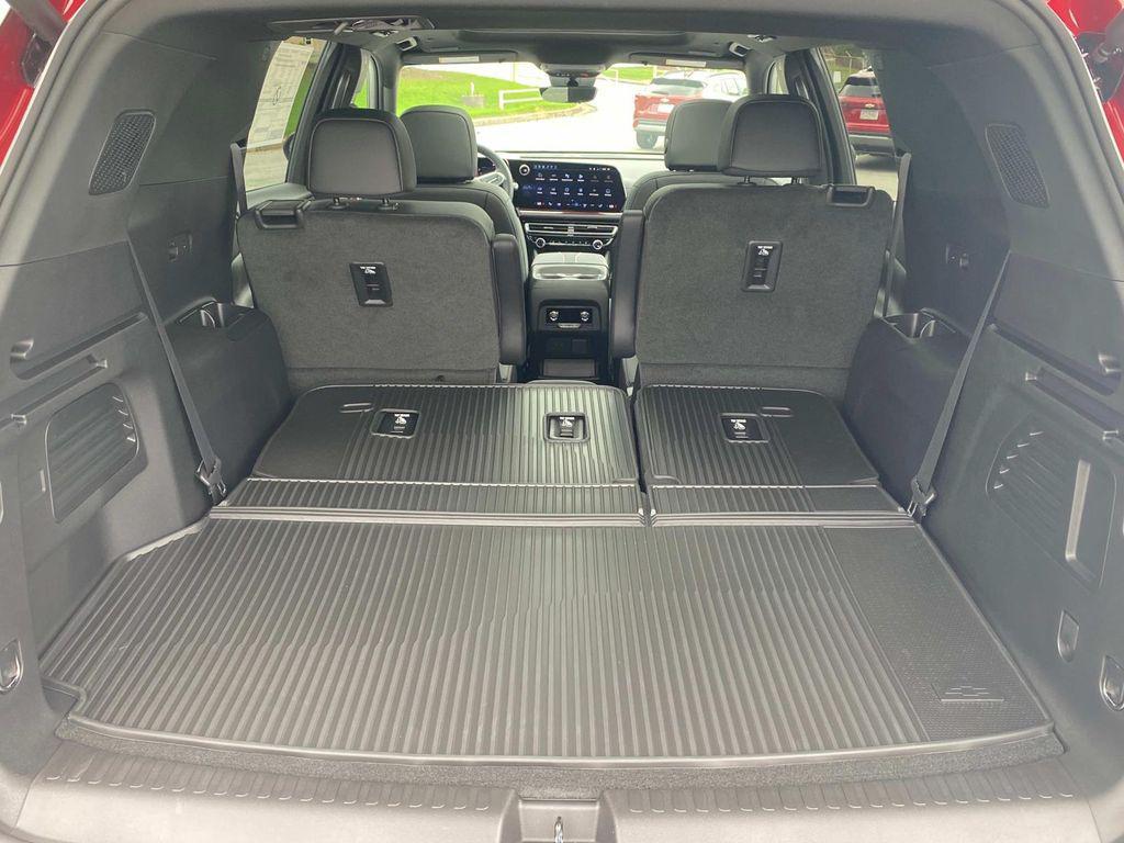 new 2026 Chevrolet Traverse car, priced at $53,136