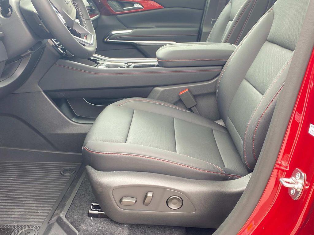 new 2026 Chevrolet Traverse car, priced at $53,136