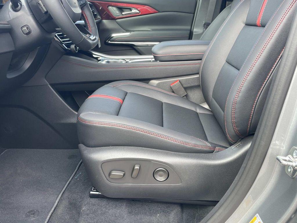 new 2026 Chevrolet Traverse car, priced at $57,070