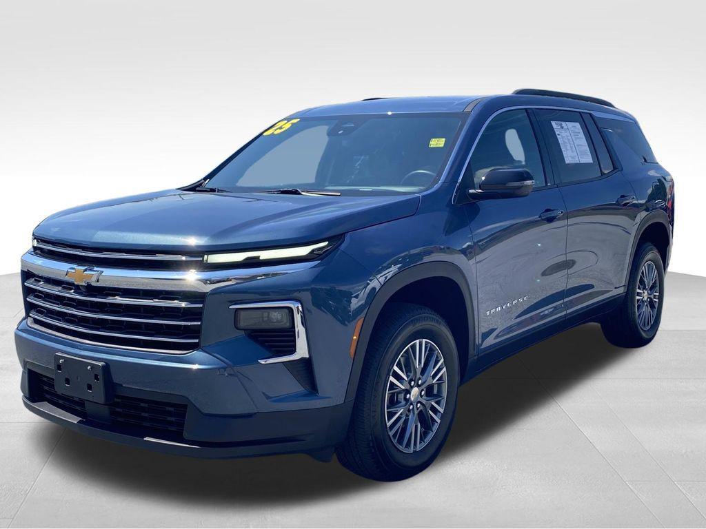 used 2025 Chevrolet Traverse car, priced at $36,290