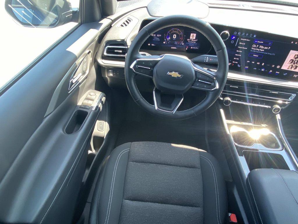 used 2025 Chevrolet Traverse car, priced at $36,290
