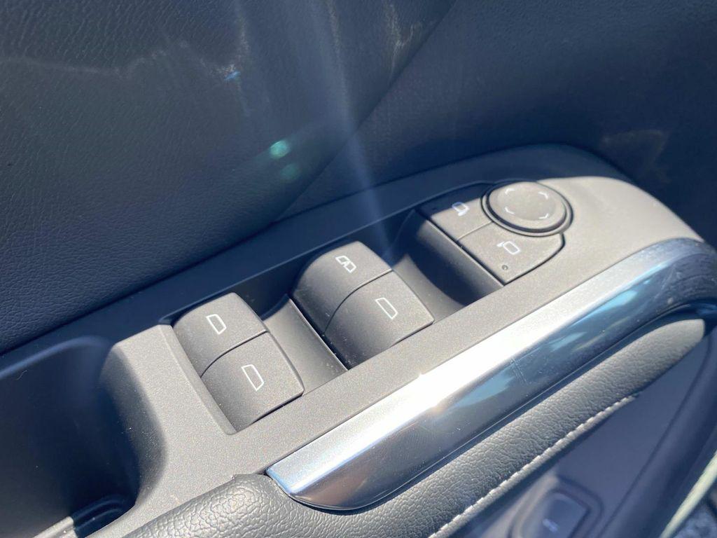 used 2025 Chevrolet Traverse car, priced at $36,290