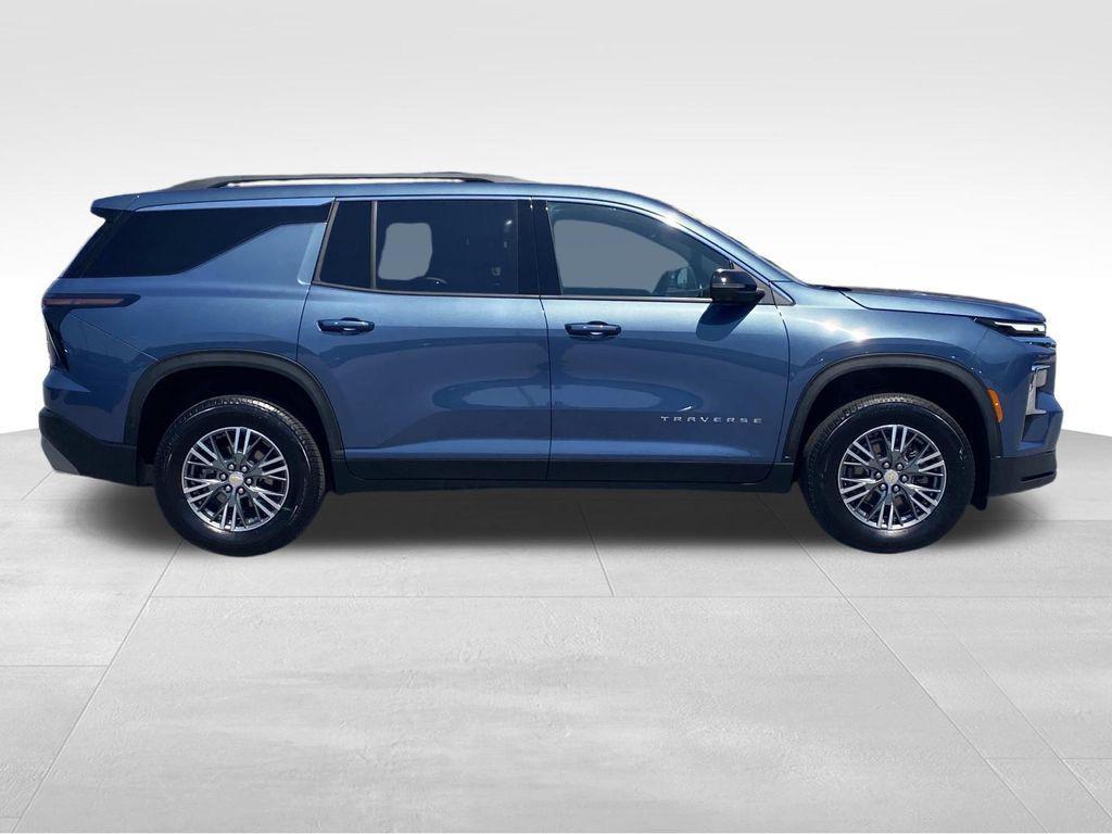 used 2025 Chevrolet Traverse car, priced at $36,290