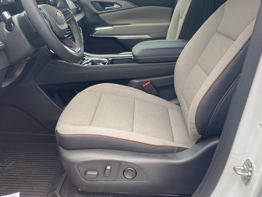 new 2026 Chevrolet Traverse car, priced at $43,497