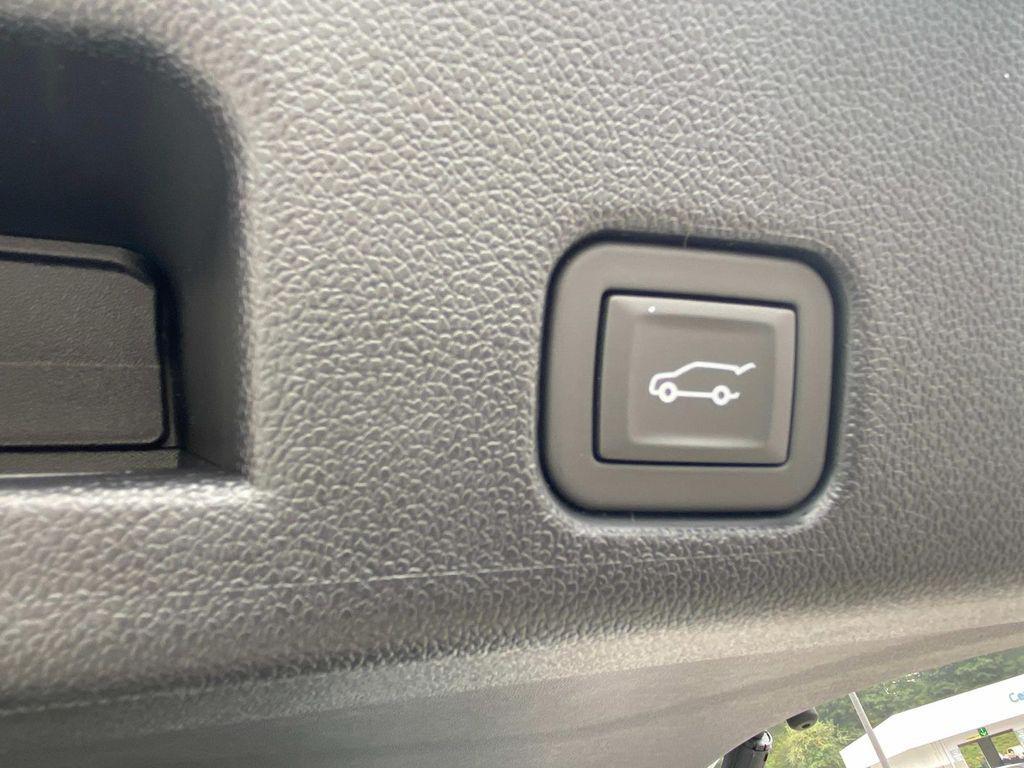 new 2026 Chevrolet Traverse car, priced at $43,497