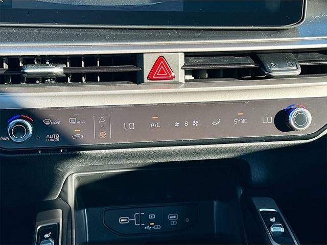 new 2025 Kia Sorento car, priced at $33,562