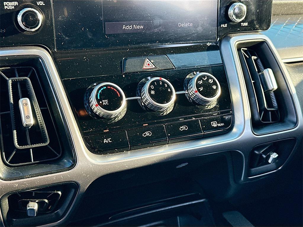 used 2023 Kia Sorento car, priced at $21,221