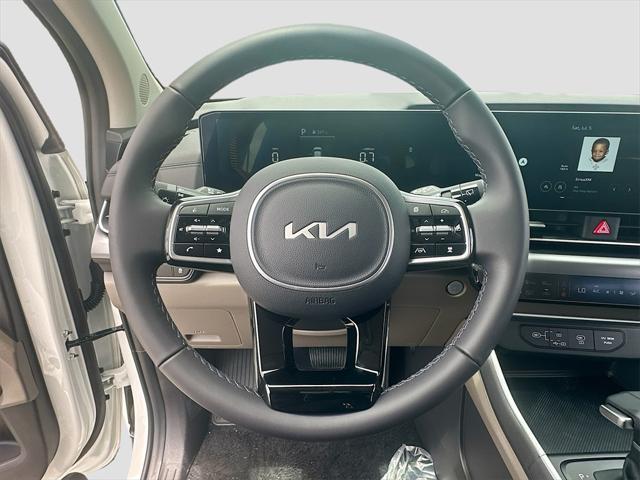 new 2025 Kia Carnival car, priced at $38,435