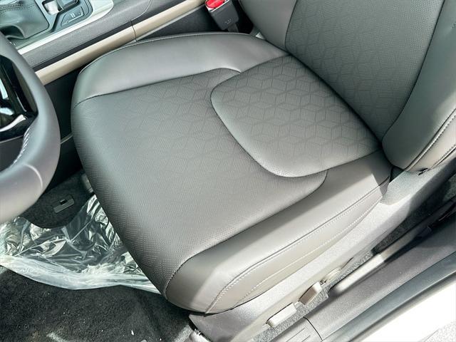 new 2025 Kia Carnival car, priced at $38,435