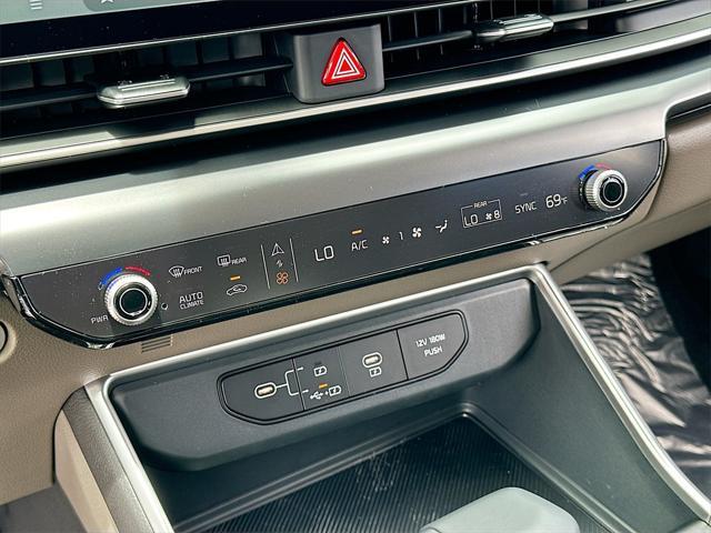 new 2025 Kia Carnival car, priced at $38,435