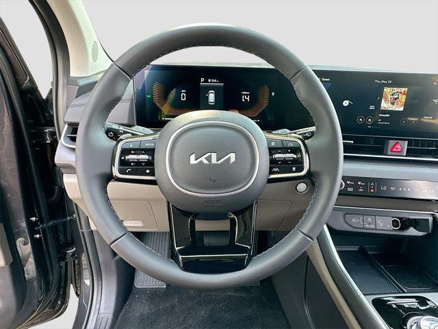 new 2025 Kia Carnival Hybrid car, priced at $41,131
