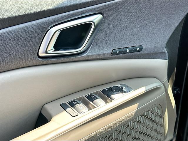 new 2025 Kia Carnival Hybrid car, priced at $41,131