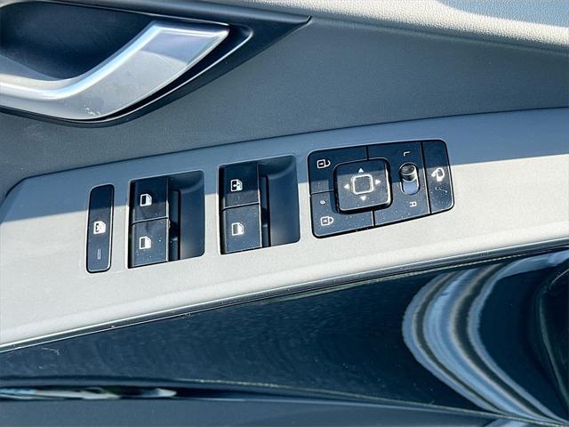 new 2025 Kia Niro car, priced at $28,983